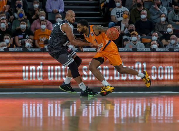 的中游竞争 的中游竞争